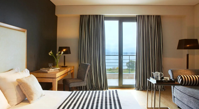Полулюкс с видом на озеро Limneon Resort & Spa