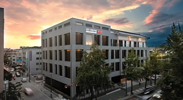 Номер Deluxe Jeonju Tourist Hotel kkotsim