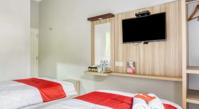 RedDoorz near Sindu Kusuma Edupark 2, Book Hotel Hotels in Sleman with Parking, Parking
