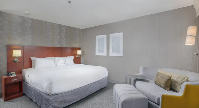 Люкс Courtyard by Marriott New Haven Orange