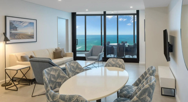 Люкс с 3 комнатами Meriton Suites Surfers Paradise