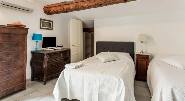 Tranquil holiday home in Cébazan with private pool