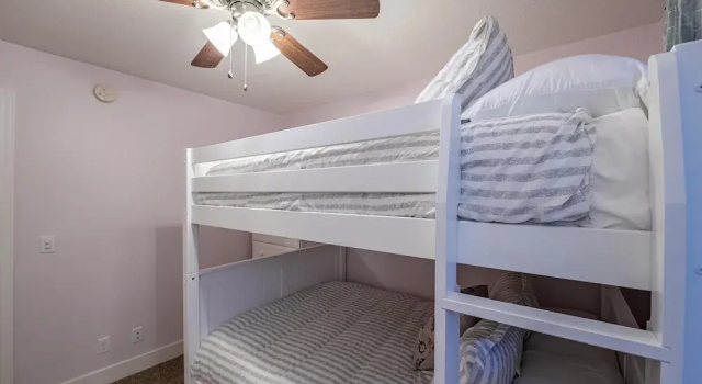 Family Fun Property Between Bear Lake Marina and Raspberry Square, Multiple Game Rooms, Sleeps 32, All New Furniture, Забронировать Отель Гарден-Сити Юта