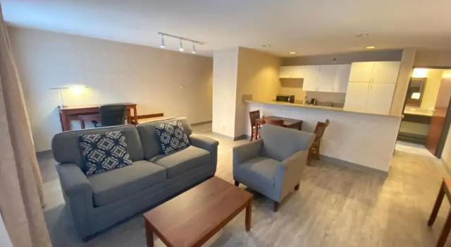 Люкс с 2 комнатами Wyndham Garden Grand Rapids Airport