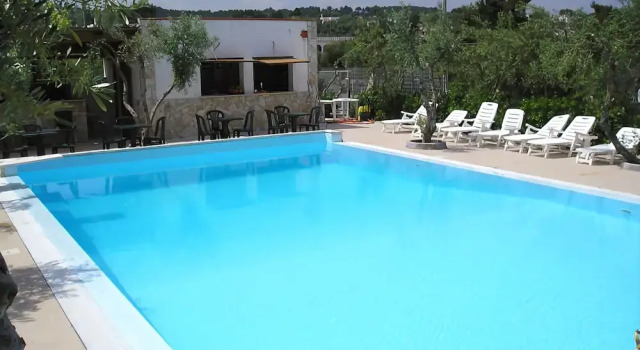 Residence CasaNova, Varaa Hotelli Hotellit Vieste uima-altaalla, Uima-allas