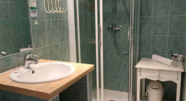 Трёхместный семейный номер Standard с балконом Отель Les Calanques