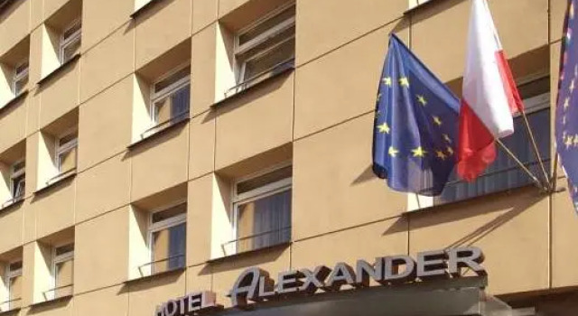 Кровать в общем номере Hotel Alexander
