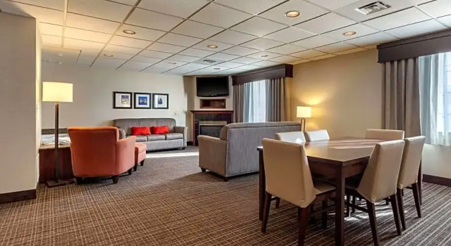 Двухместный люкс Цокольный этаж Comfort Suites Green Bay West