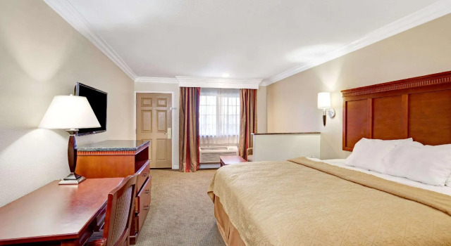 Двухместный люкс Super 8 by Wyndham Cypress Buena Park Area