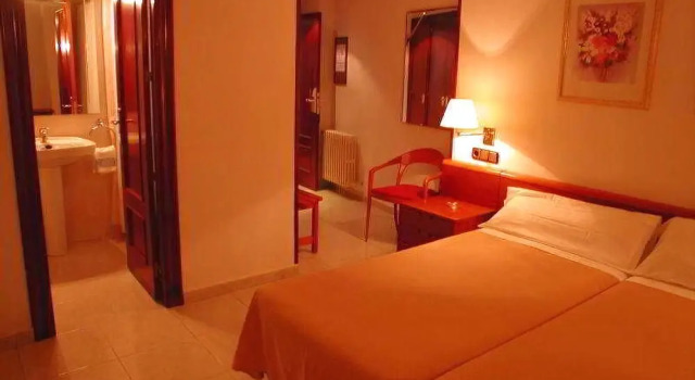 Hostal Dos Rios, Rezerwuj Hotel Hotele w Aragonia z parkingiem, Parking