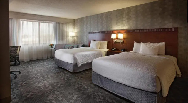 Четырёхместный номер Standard Courtyard by Marriott Fayetteville