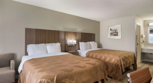 Четырёхместный номер Standard Quality Inn Emporia