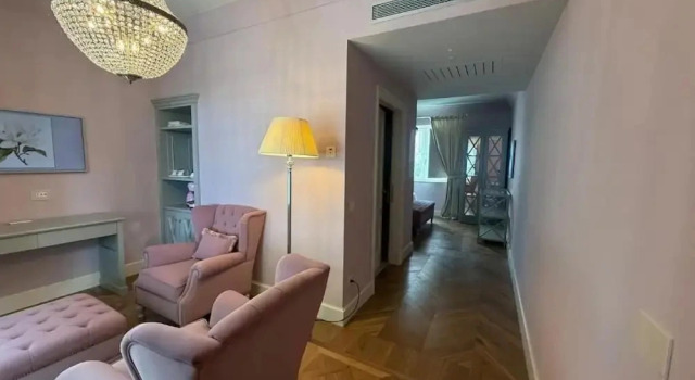 Domus Florum Sorrento, Забронировать Гостевой дом Гостевые дома Сорренто, рядом с Железнодорожный вокзал Сорренто компании Чиркумвезувиана, Гостевой дом