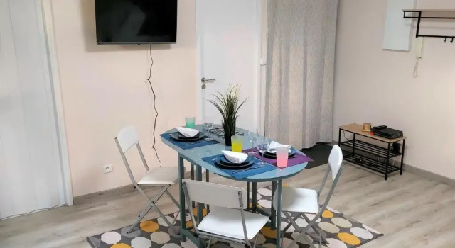Lovely flat nearby Paris fully redone with free parking on premises and balcony, Забронировать Апартаменты/квартира Клиши Аньер-сюр-Сен