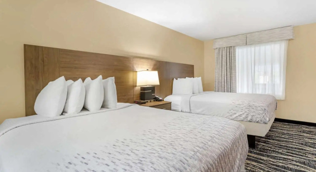 Четырёхместный номер Standard с видом на горы Best Western Mountainbrook Inn Maggie Valley