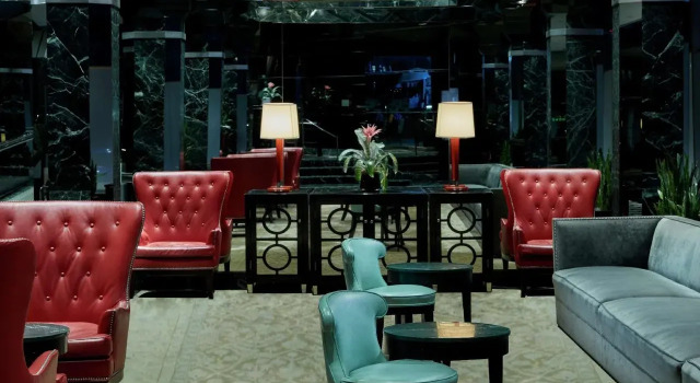Millennium Hilton New York One UN Plaza, Забронировать Отель Отели Нью-Йорка с парковкой, рядом с Музей современного искусства (MoMA), Парковка