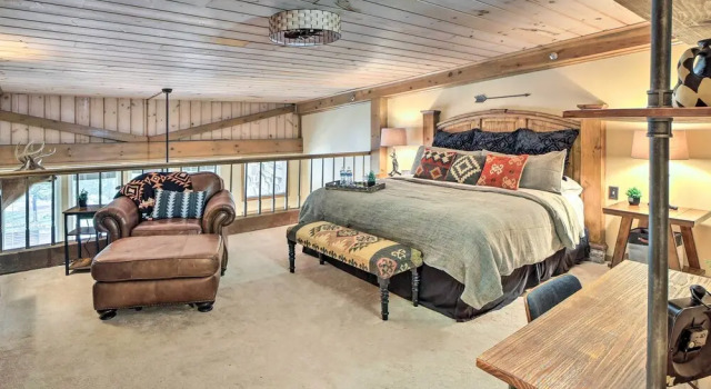 Апартаменты Balcony w/ Hot Tub: Monkey Island Vacation Rental!