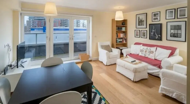 Spacious 3bed2bath W/balcony in Battersea, Забронировать Отель Отели Англии 3 звезды, 3*