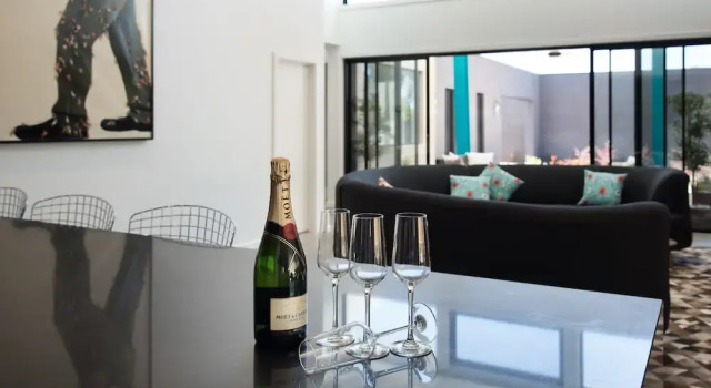 Arenas South, Book Hotel Daylesford 