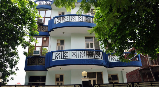 OYO 303 The Blooms, Забронировать Отель Гургаон 