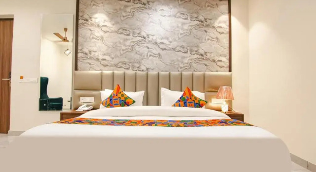 Люкс Fabhotel Prime Royal Inn Suites