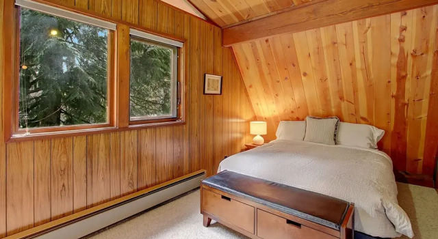 Fox Haven - Two Bedroom Cabin with Hot Tub, Book Hotel Hoteller i Baring med parkering, Parkering