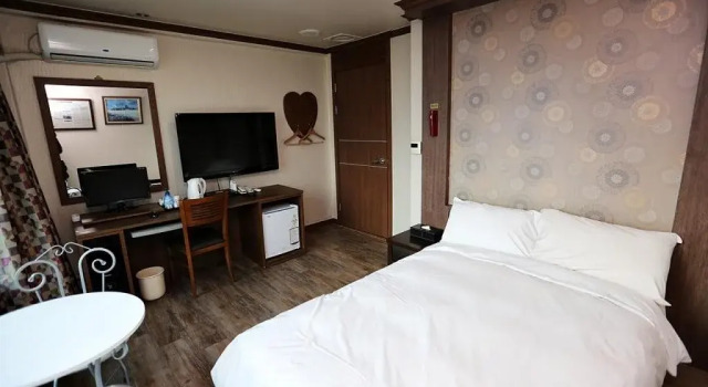 Sokcho Eastern Tourist Hotel, Забронировать Отель Отели Сокчхо 5 звезд, рядом с Туристический и рыбный рынок Сокчхо, 5*