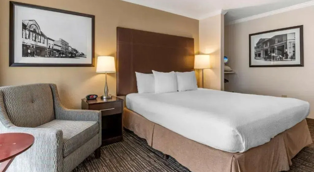 Номер Standard с видом на бассейн Best Western Plus Garden Court Inn