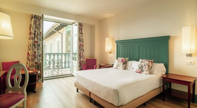 Номер Premium с балконом Hotel Palacio Urgoiti