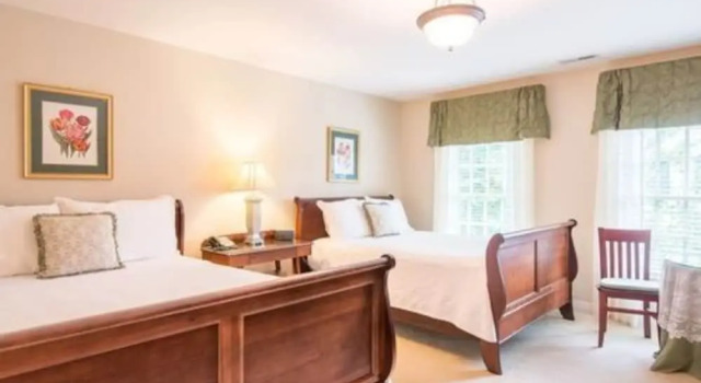Четырёхместный номер Standard Brick Street Inn