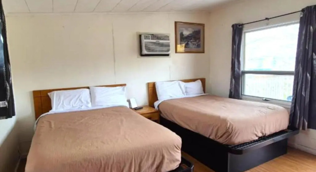 Четырёхместный номер Standard Economy Inn Cadillac MI by Hotel O