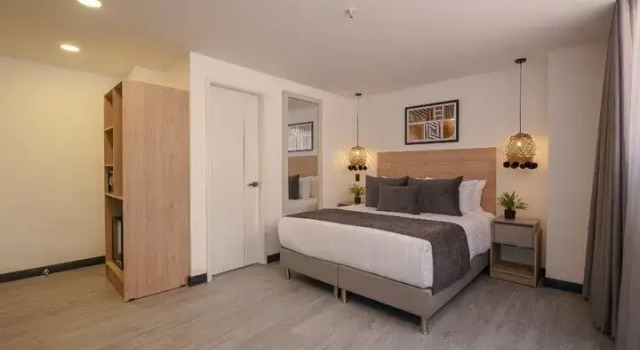Полулюкс First Class Hotel