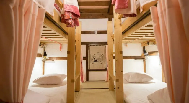 Кровать в общем номере (женский номер) Kanazawa Guesthouse Pongyi