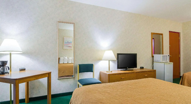 Четырёхместный номер Standard Quality Inn Rosebud Casino