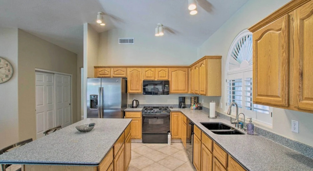 Коттедж Chandler Retreat w/ Pool, Hot Tub & Grill!