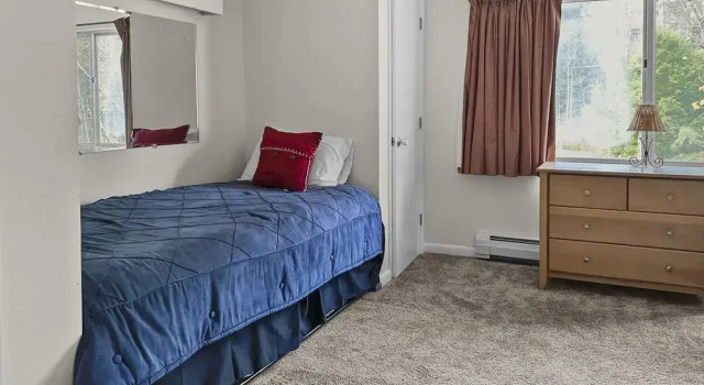 Clocktower 4 Bedroom Condo by RedAwning, Забронировать Отель Ладлоу Okemo Mountain, рядом с Sunshine Ski Lift