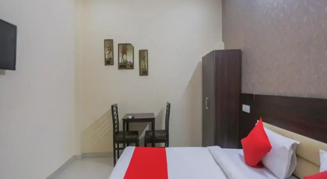 Hotel Moon Valley by OYO Rooms, Забронировать Отель Фаридабад штат Харьяна