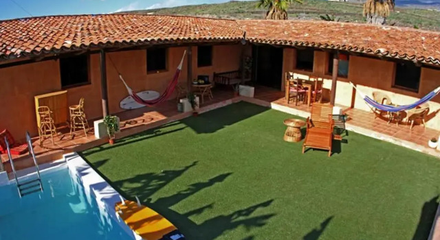 Кровать в общем номере Surf House