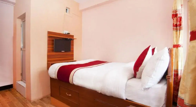 Oyo 372 Hotel Happy Inn