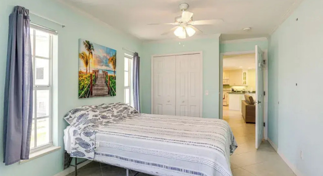 Jensen Beach Home w/ BBQ Grill: Walk to Beach!, Rezerwuj Dom wakacyjny Domki letniskowe w Jensen Beach, Domek