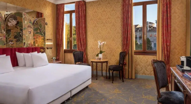 Двухместный номер Premium с видом на канал NH Collection Grand Hotel Palazzo Dei Dogi