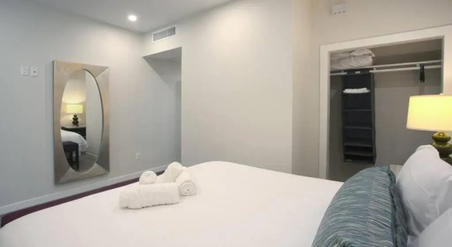 Spacious 1 Bedroom Apartment in Heart of San Diego, Забронировать Апартаменты/квартира Сан-Диего San Diego Metropolitan Area