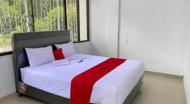 RedDoorz near Thamrin Plaza Medan 2, Rezerwuj Hotel Medan Sumatra