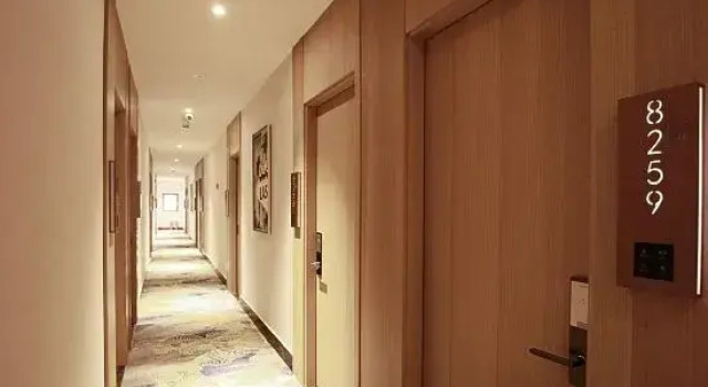 Super 8 Hotel (Beijing Tiananmen Square Qianmen Xiheyan), Забронировать Отель Сичэн Пекин, рядом с Beijing China Numismatic Museum