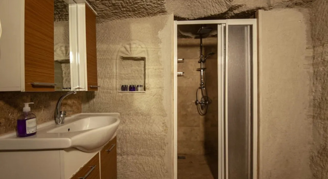 Трёхместный семейный номер Standard c 1 комнатой с видом на бассейн Seven Rock Cave Hotel