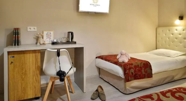 Трёхместный номер Comfort Hôtel Fesch & Spa