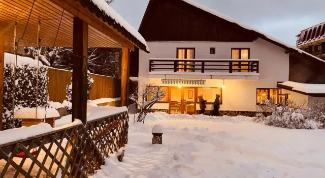 Cheerful 4-bedroom & kids friendly home, Забронировать Дом для отпуска Коттеджи Предял, Коттедж