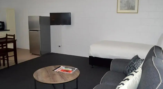Трёхместная студия Standard Penguin Seaside Motel