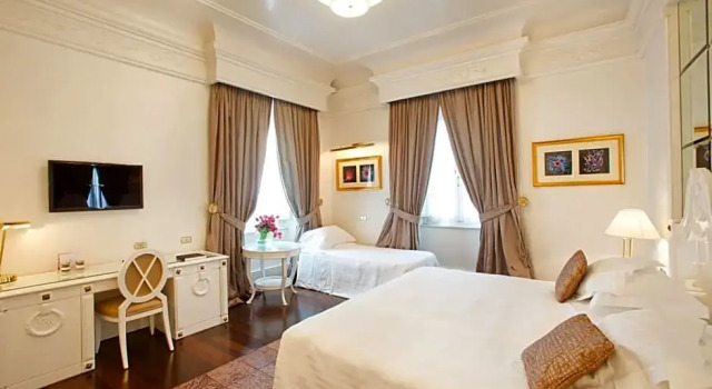 Трёхместный номер Deluxe Hotel Majestic Roma