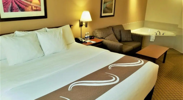 Номер Standard Quality Inn Airport